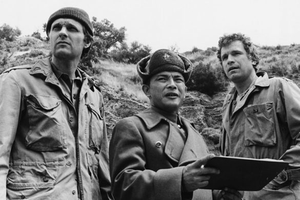 Photo of ‘M*A*S*H’ Stars Alan Alda and Wayne Rogers’s Touching Revelation Led to Greatness on Set