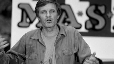 Photo of ‘M*A*S*H’: Alan Alda Called Out Television News in 1981 Interview, Explained Why it Was Turning to ‘Junk’