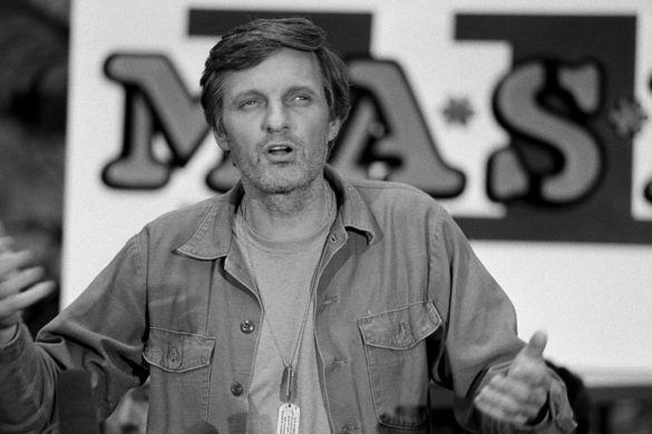 Photo of ‘M*A*S*H’: Alan Alda Called Out Television News in 1981 Interview, Explained Why it Was Turning to ‘Junk’