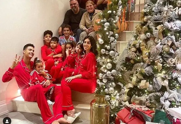 Photo of ‘Feliz Natal!’: Cristiano Ronaldo rings in the Christmas period with a family photo – after revealing he and pregnant Georgina Rodriguez are expecting a boy AND girl