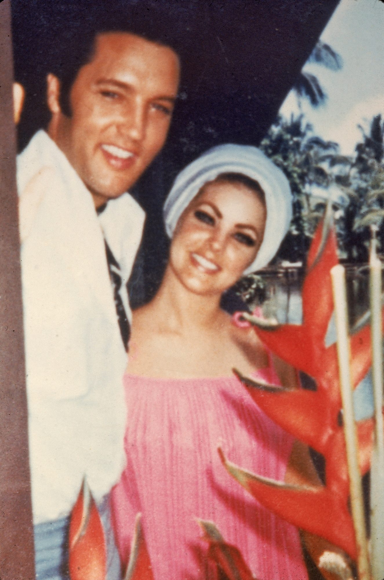 Photo of Priscilla Presley Played Elvis’ Music for Her Unconscious Mother Before She Died: ‘She Was Listening’