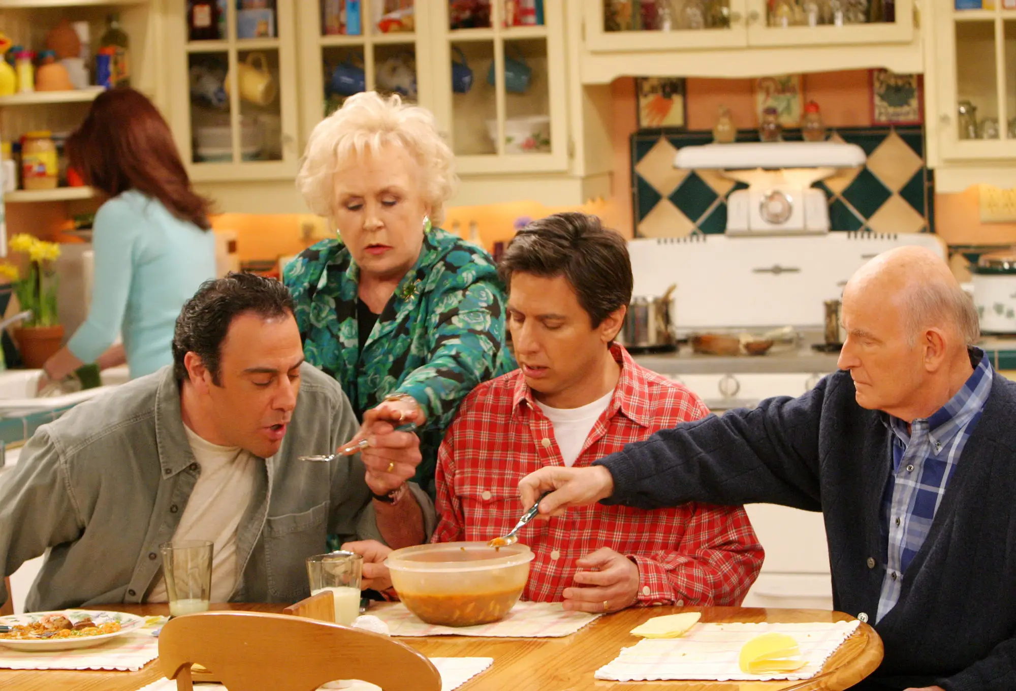 Photo of Everybody Loves Raymond cast reuniting in honour of Peter Boyle