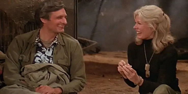 M*A*S*H: 5 Relationships Fans Got Behind (& 5 They Rejected)