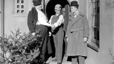 Photo of “Putting Pants on Philip”. Laurel and Hardy and “Coming to America”.
