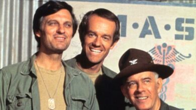 Photo of ‘M*A*S*H’: ‘Hawkeye’ Actor Alan Alda Revealed Friends Would Occasionally Ask Him for Medical Advice