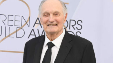 Photo of ‘M*A*S*H’: Alan Alda Revealed Why He Wasn’t Discouraged by Early Failures in Career