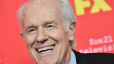 Photo of ‘M*A*S*H’ Star Mike Farrell Didn’t Let 2 Motorcycle Accidents Stop His Love of Bikes