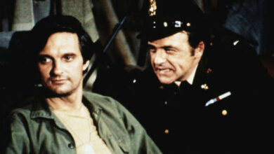 Photo of ‘M*A*S*H’ Star Alan Alda Took Revenge on High School Bullies When They Joined His Play
