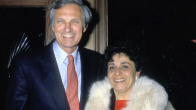Photo of ‘M*A*S*H’ Star Alan Alda Confirms the Hilarious Story of How He Met His Wife