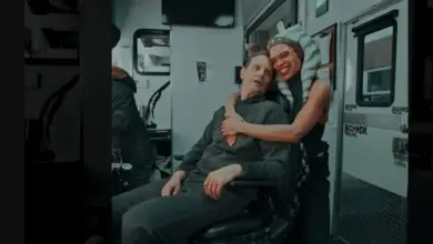 Photo of Rosario Dawson’s Ahsoka Hugs Michael Biehn In The Mandalorian BTS Image