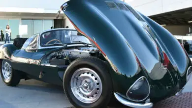 Photo of Jay Leno Is a Big Fan of a Replica of Steve McQueen’s Jaguar XKSS