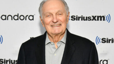 Photo of ‘M*A*S*H’ Star Alan Alda Revealed His Tips for Keeping a Positive Attitude