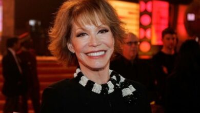 Photo of Mary Tyler Moore Acted Alongside a Future ‘M*A*S*H’ Star in ‘Stagecoach West’