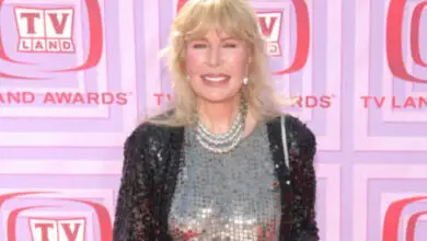 Photo of ‘M*A*S*H’ Star Loretta Swit Explains How She Landed Role of ‘Hot Lips’ Houlihan