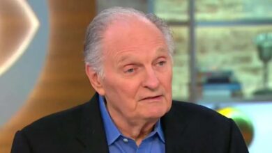 Photo of ‘M*A*S*H’ Actor Alan Alda Shares His Secret to Living Well With Parkinson’s Disease